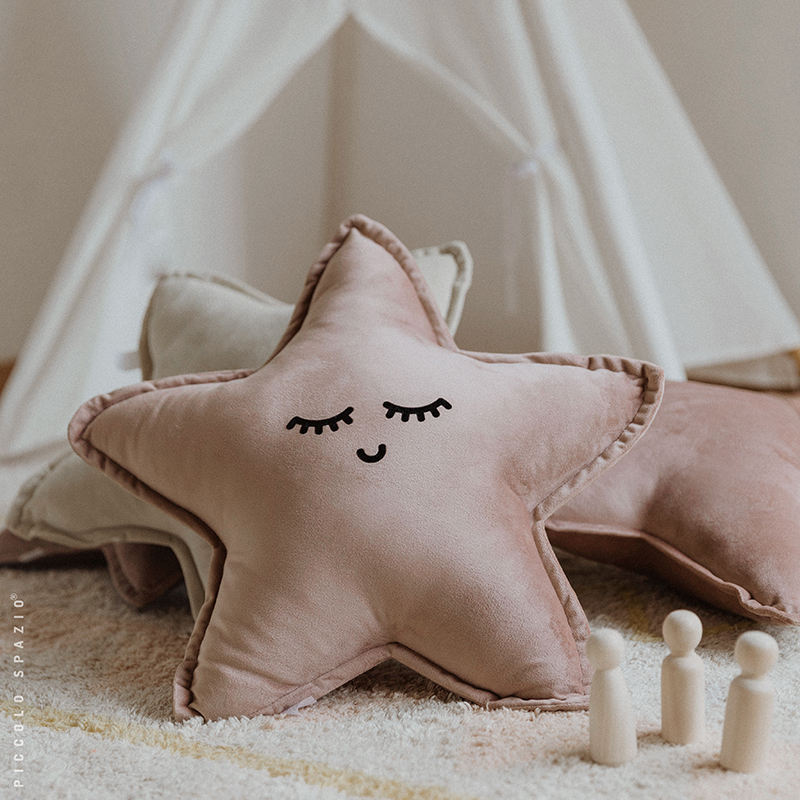 Cojín Estrella Rosa Personalizable junto a tienda para niños-Piccolo Spazio