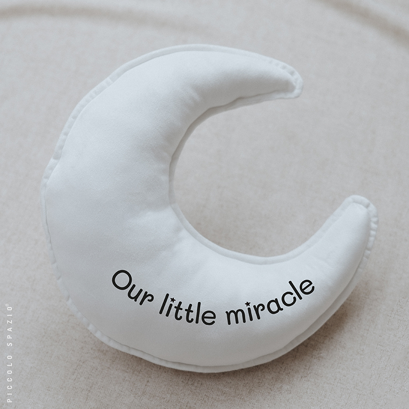 Cojín luna beige con frase sobre colchoneta para niños-Piccolo Spazio