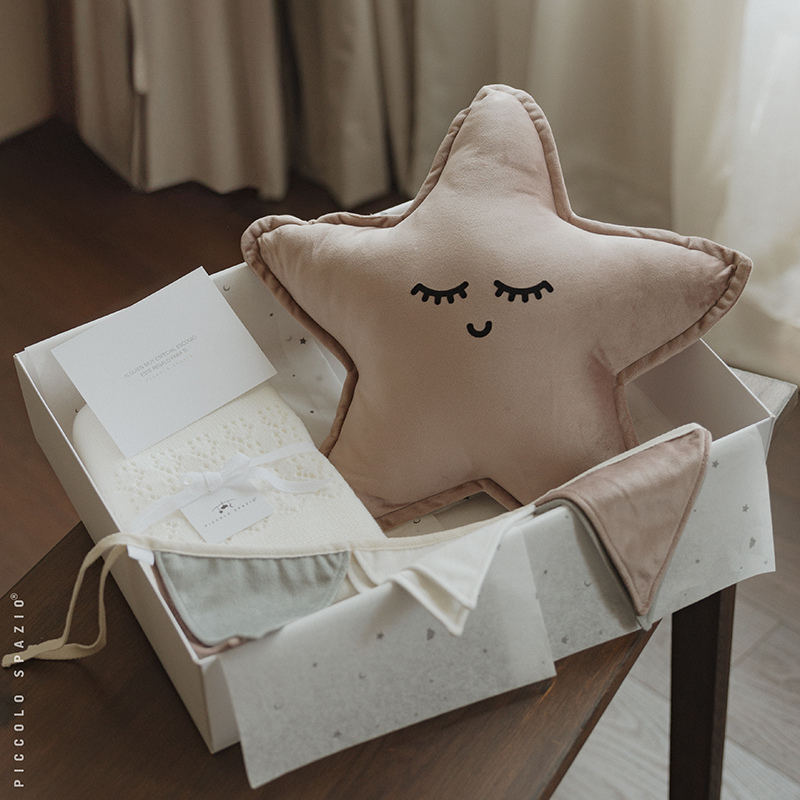 Gift Box para bebé con cojín y frazada personalizables-Piccolo Spazio