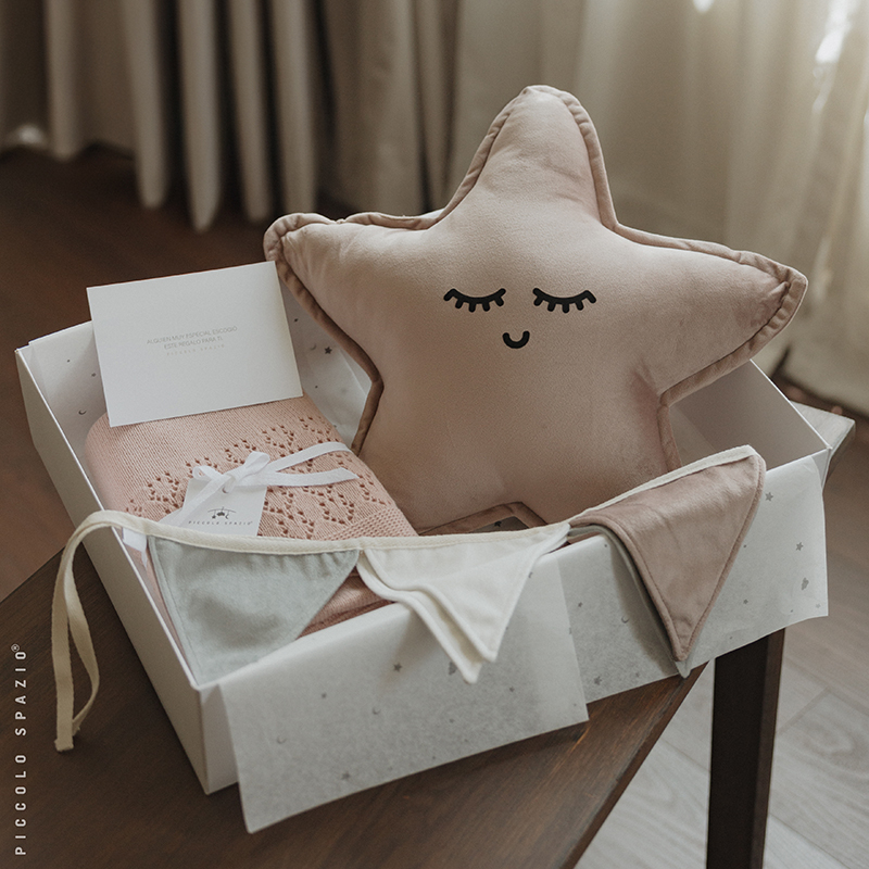 Gift Box para bebé con cojín y frazada personalizables-Piccolo Spazio