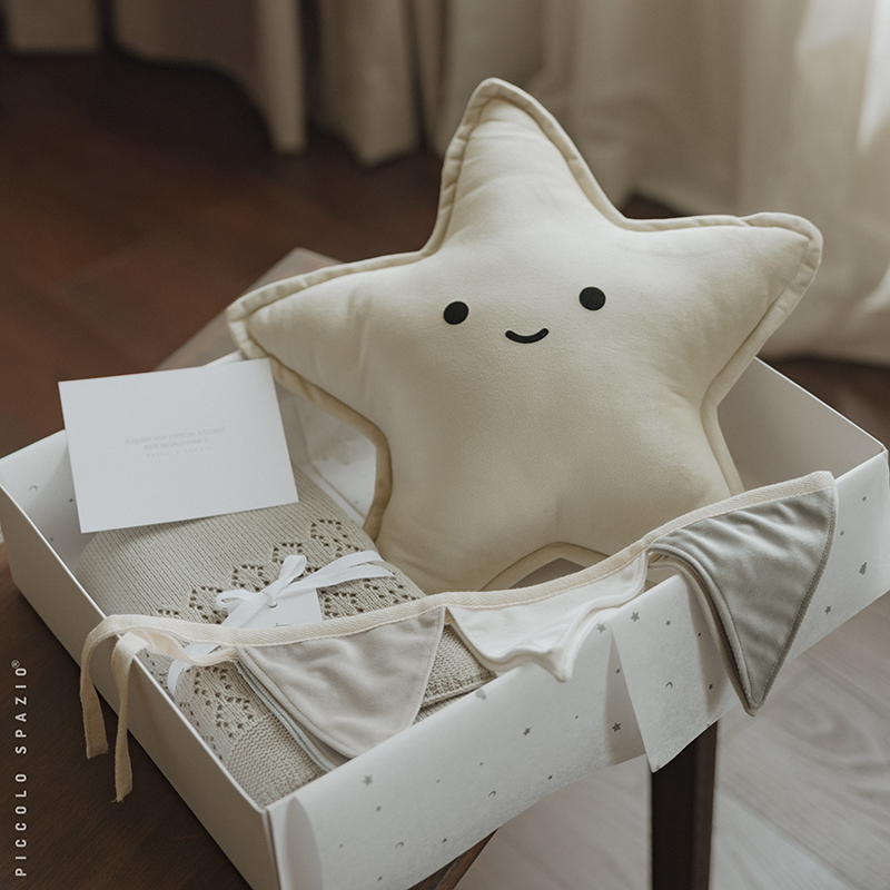 Gift Box para bebé con cojín y frazada personalizables-Piccolo Spazio