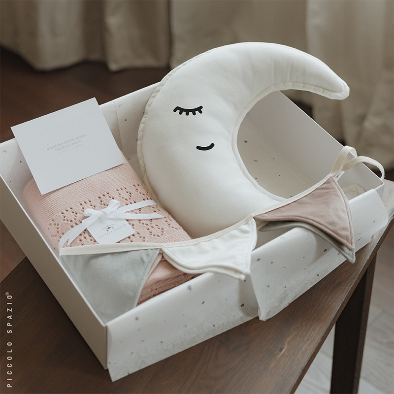 Gift Box para bebé con cojín y frazada personalizables-Piccolo Spazio