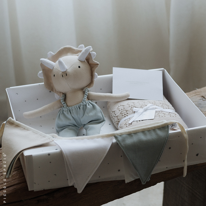 Gift Box para bebé con peluche de triceratops y frazada personalizables para niño-Piccolo Spazio