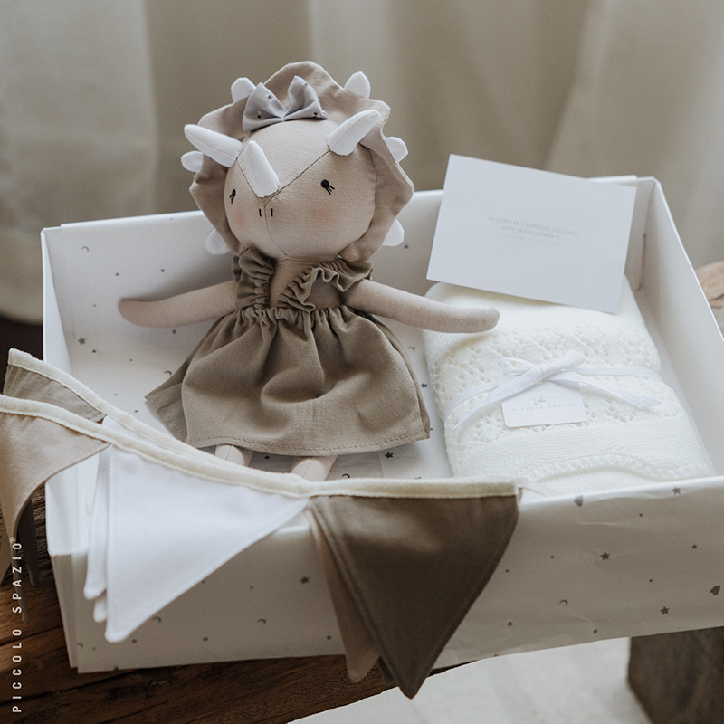 Gift Box para bebé con peluche de triceratops y frazada personalizables para niña-Piccolo Spazio